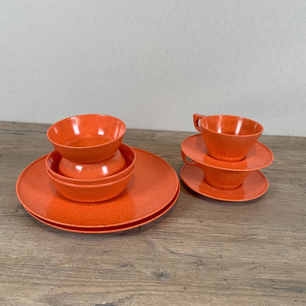 10 piece Texas Ware Melamine Plates, Bowls and cups and saucers. Orange